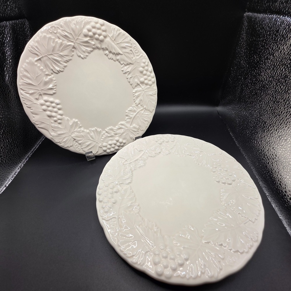 Williams-Sonoma Napa Cream Salad Plates Embossed Grape/Leaves 9" Set of 2 Italy